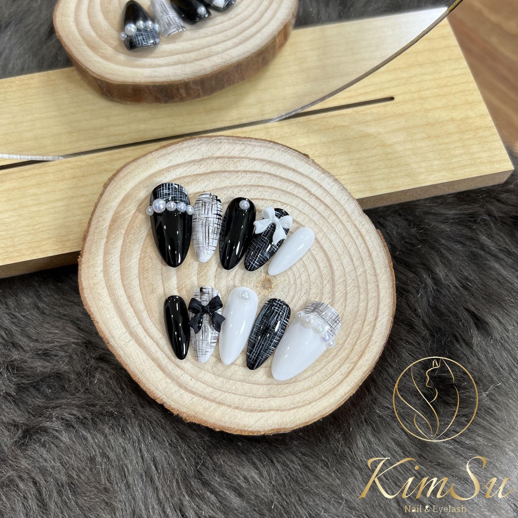 Móng úp thiết kế màu trắng đen đính nơ
