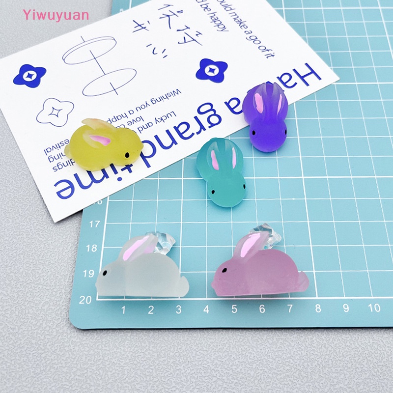 2 Mô Hình Thỏ Nhựa Phát Quang Trang Trí Bảng Điều Khiển Xe Hơi Mới