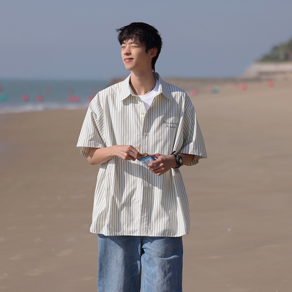 Áo Sơ Mi Nam Ngắn Tay Họa Tiết Sọc Ngang Phong Cách Mới