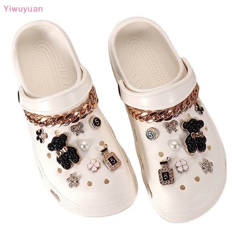1 Cặp Giày Croc Phối Hoa Và Bướm Phong Cách Punk Thời Trang Cho Bé