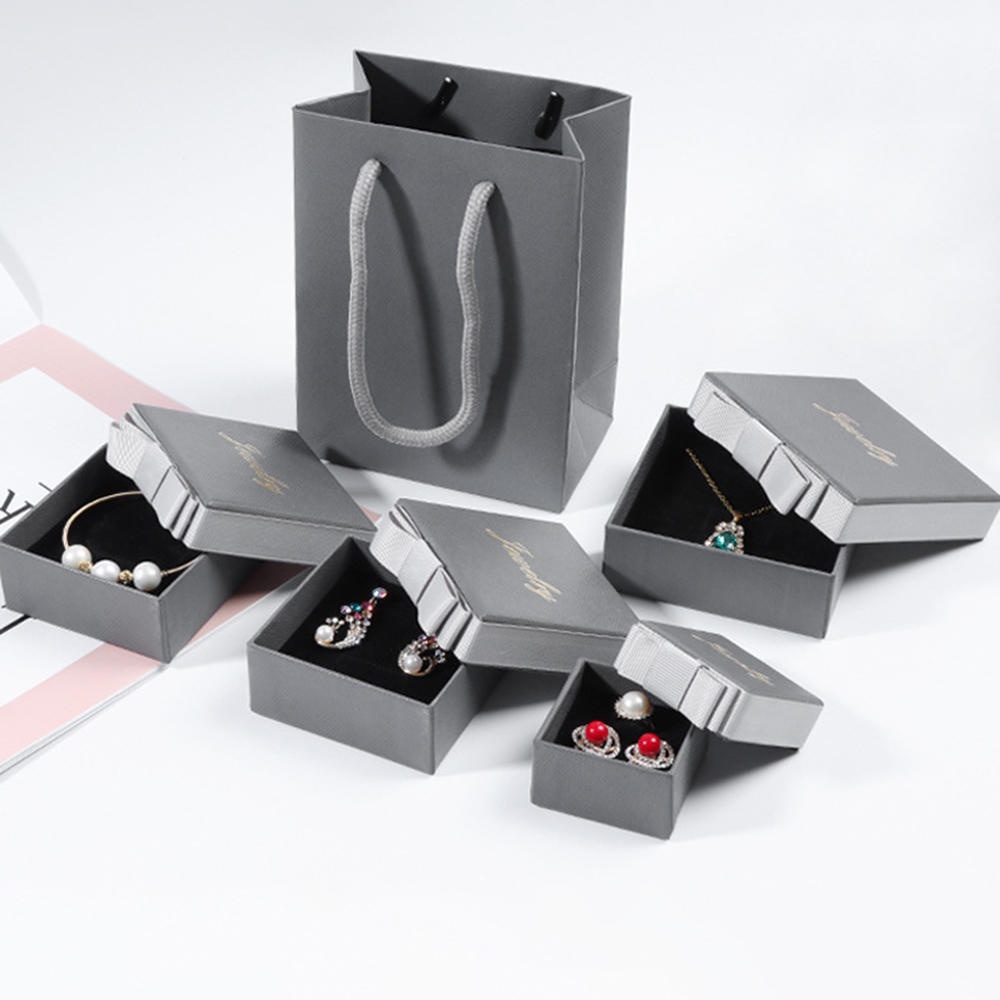 Hộp Đựng Trang Sức Hình Vuông Đính Nơ Xám Sang Trọng