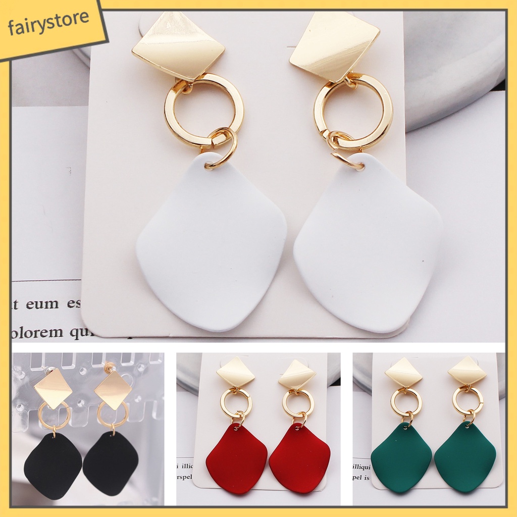 1 Đôi Bông Tai Hợp Kim Dáng Dài Họa Tiết Hình Thoi Màu Sắc Tương Phản Dành Cho Nữ