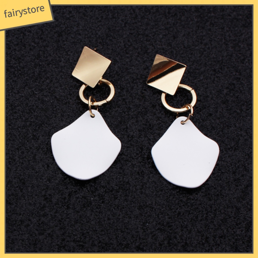 1 Đôi Bông Tai Hợp Kim Dáng Dài Họa Tiết Hình Thoi Màu Sắc Tương Phản Dành Cho Nữ