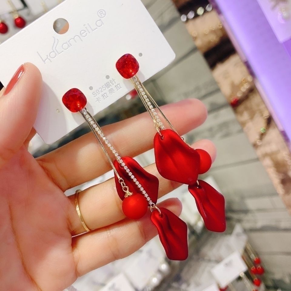 Bông Tai Mạ Bạc 925 Dáng Dài Hình Cánh Hoa Phối Tua Rua Phong Cách Hàn Quốc Cho Nữ