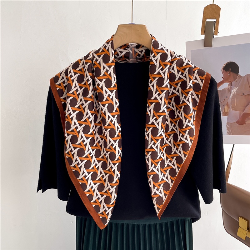 Khăn Choàng Cổ Dệt Kim 65X65Cm In Họa Tiết Hình Học Hai Mặt