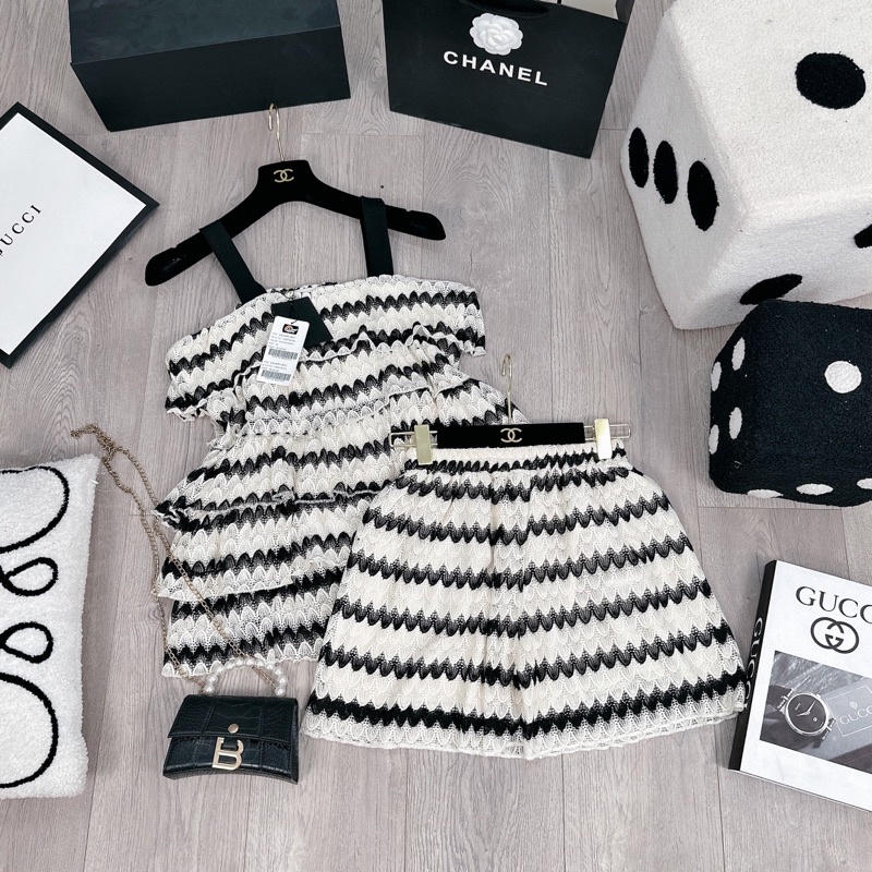 Set áo 2s ren đen lượn sóng mix quần đùi hàng Qccc