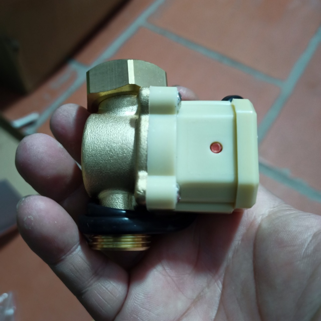 Bơm tăng áp máy giặt . bình nóng lạnh Penronil đẩy cao 15m cực êm