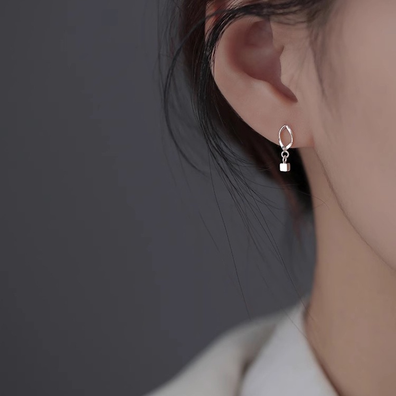 Khuyên Tai Hình Khối Lập Phương Màu Bạc Phong Cách Hàn Quốc Cho Nữ