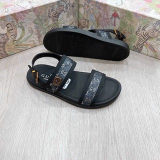 Sandal nam gc hai quai họa tiết sang trọng và đẳng cấp