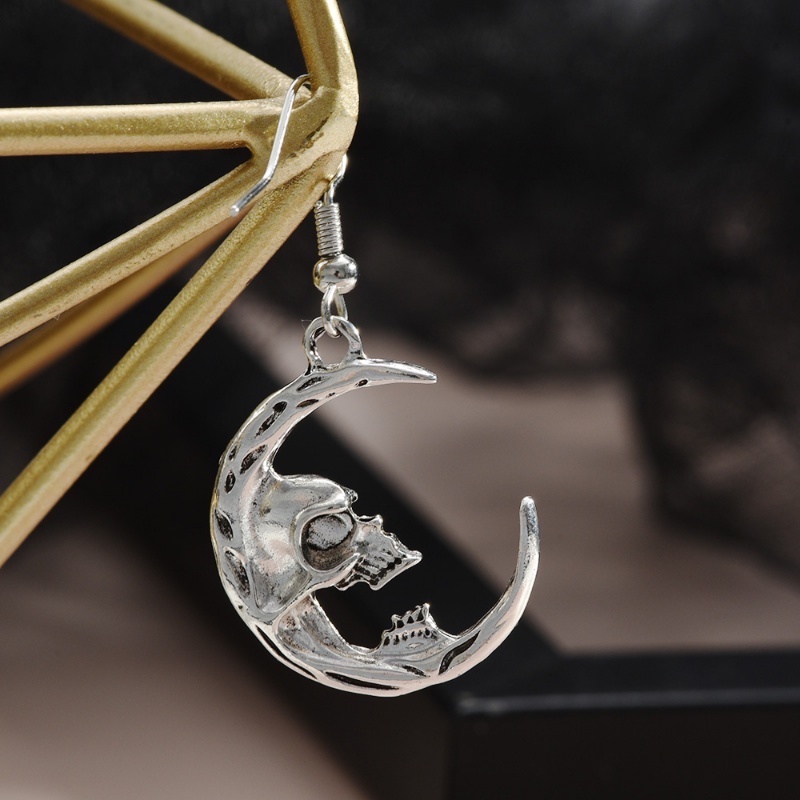 Khuyên Tai Hình Mặt Trăng Đầu Lâu Thời Trang Cá Tính Dành Cho Nữ