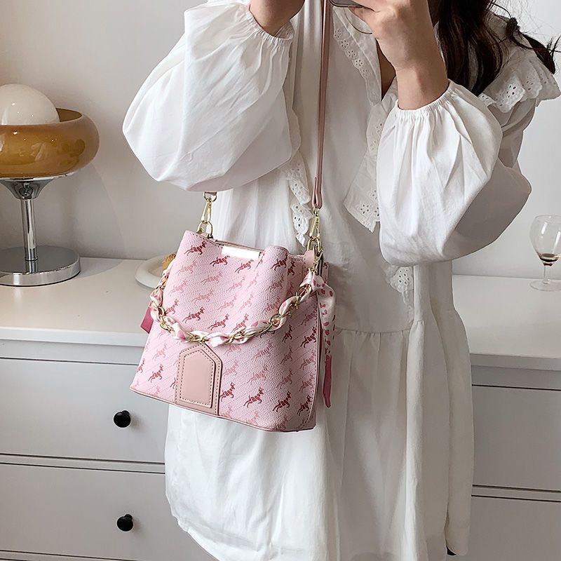 Túi Xách Đeo Vai Bằng Lụa Kích Thước Lớn Phong Cách Phương Tây Thời Trang Mùa Hè 2022 Mới Cho Nữ