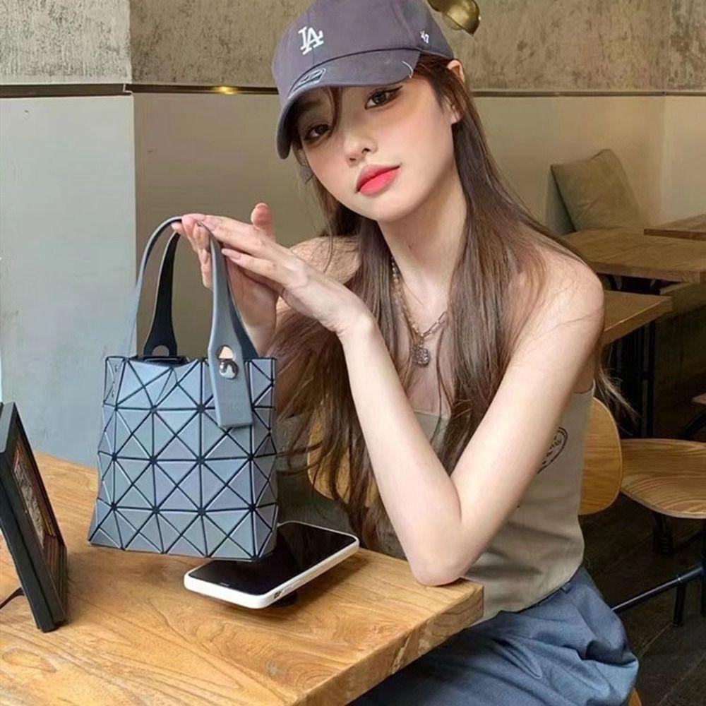 Túi Đựng Mỹ Phẩm 26Ede Siêu Nhẹ Dạng Vuông Họa Tiết Lưới Hình Học Cho Nữ