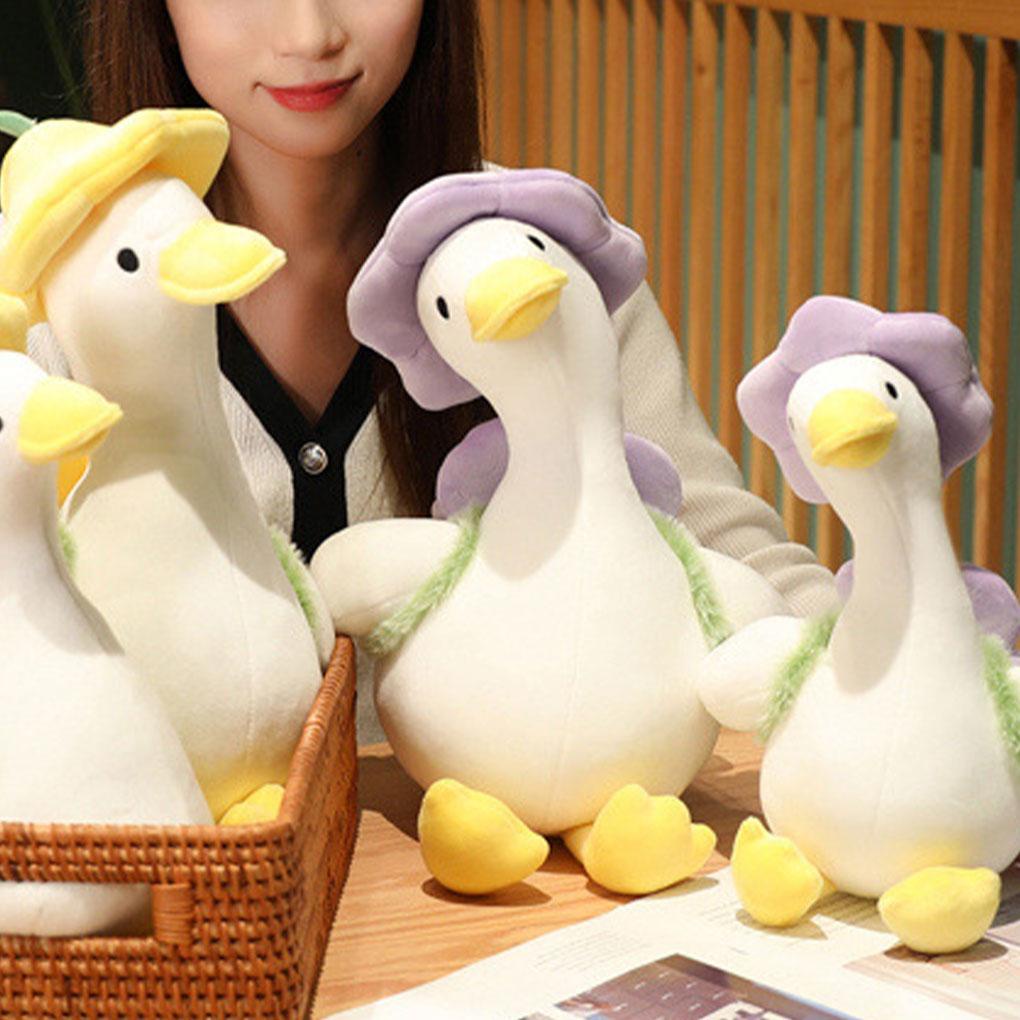 Đồ chơi nhồi bông Hình Chú Vịt Ngồi Ghế Sofa Dễ Thương Trang Trí Phòng Ngủ Cho Bé