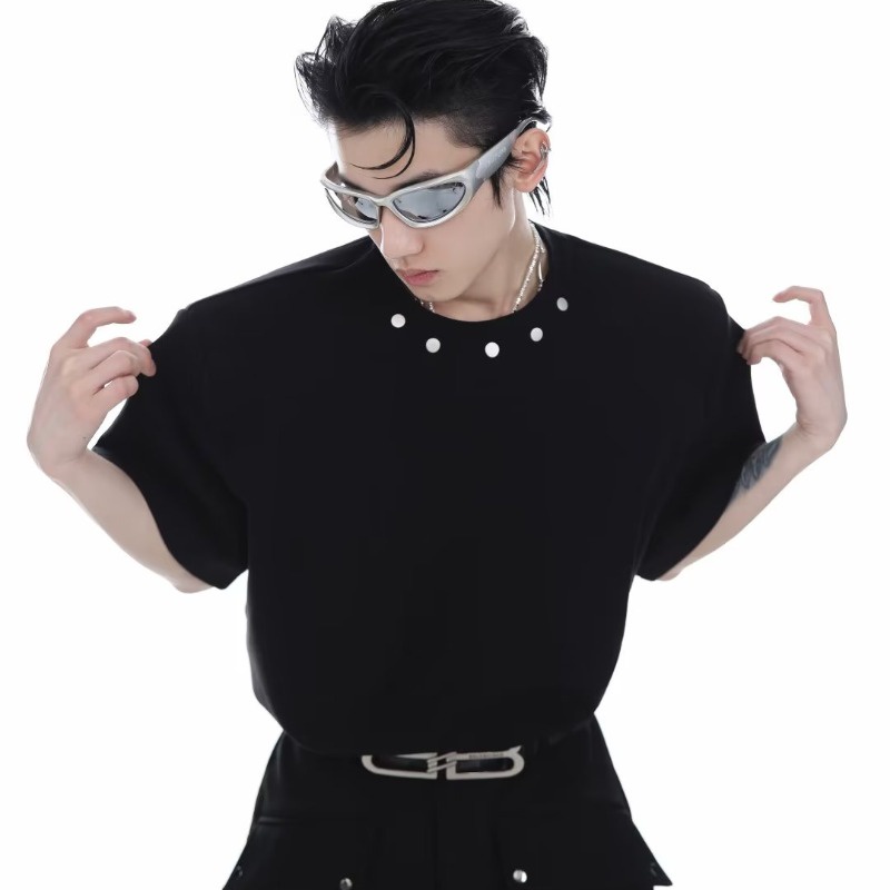 Áo Thun Vòng Cổ Đính Đá Áo Nam Tay Ngắn Có Đệm Vai Và Dây Đeo Cổ Phong Cách Đường Phố Đơn Giản Dễ Phối Đồ ÁO Thun Hot VảI DàY ÁO PhôNg Nam Unisex