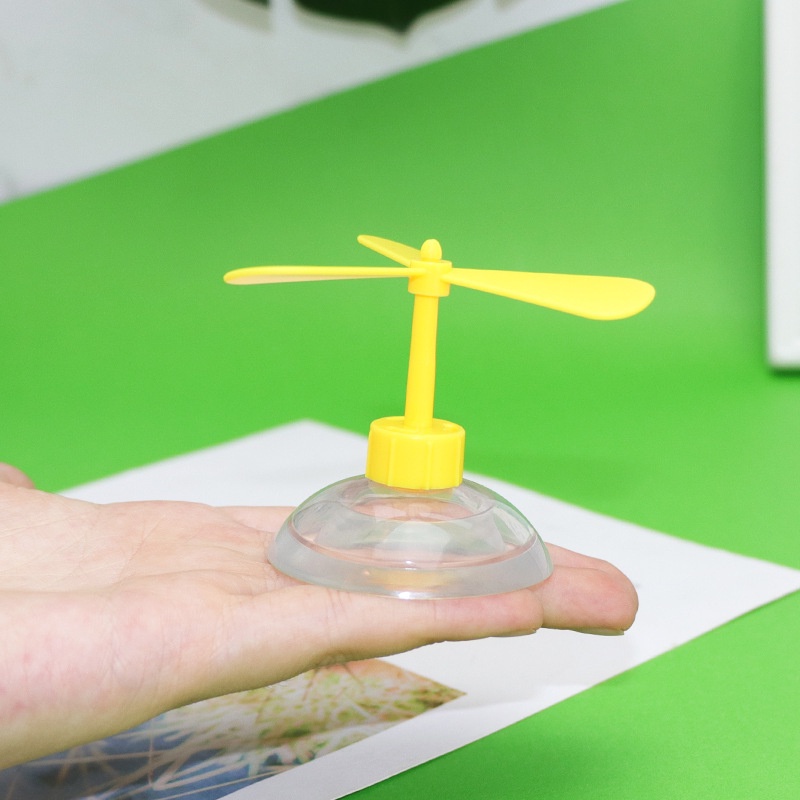 Chong Chóng Doremon Gắn Mũ Bảo Hiểm Kèm Miếng Dán Và Hít 2 Tầng