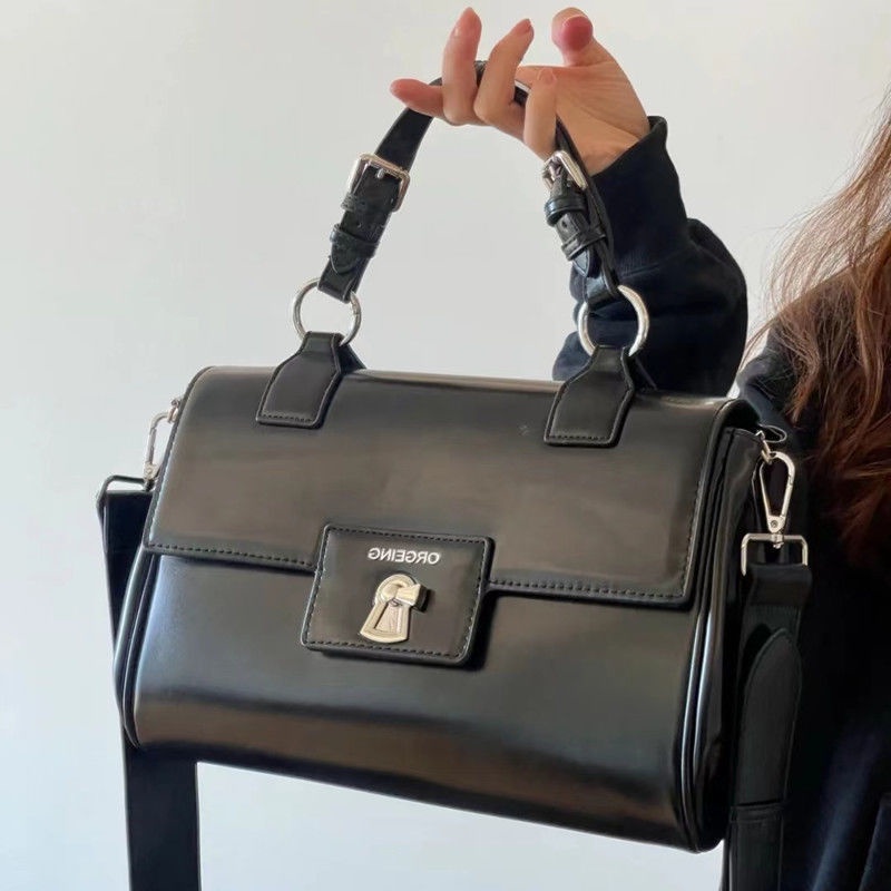 Túi Da Bóng Đeo Vai Màu Đen Bóng Sức Chứa Lớn 33X23 Thời Trung Cổ