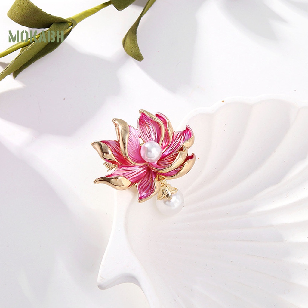 Ghim Cài Áo Hình Hoa Sen Đính Ngọc Trai Nhân Tạo Màu Tương Phản Sang Trọng