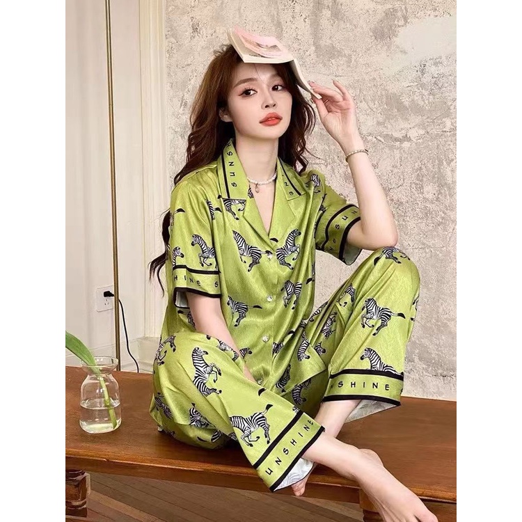 Bộ Đồ Ngủ Lụa Lạnh Cao Cấp Tay Ngắn Họa Tiết Ngựa Vằn Màu Xanh Lá Cây Thời Trang Xuân Hè Cho Nữ