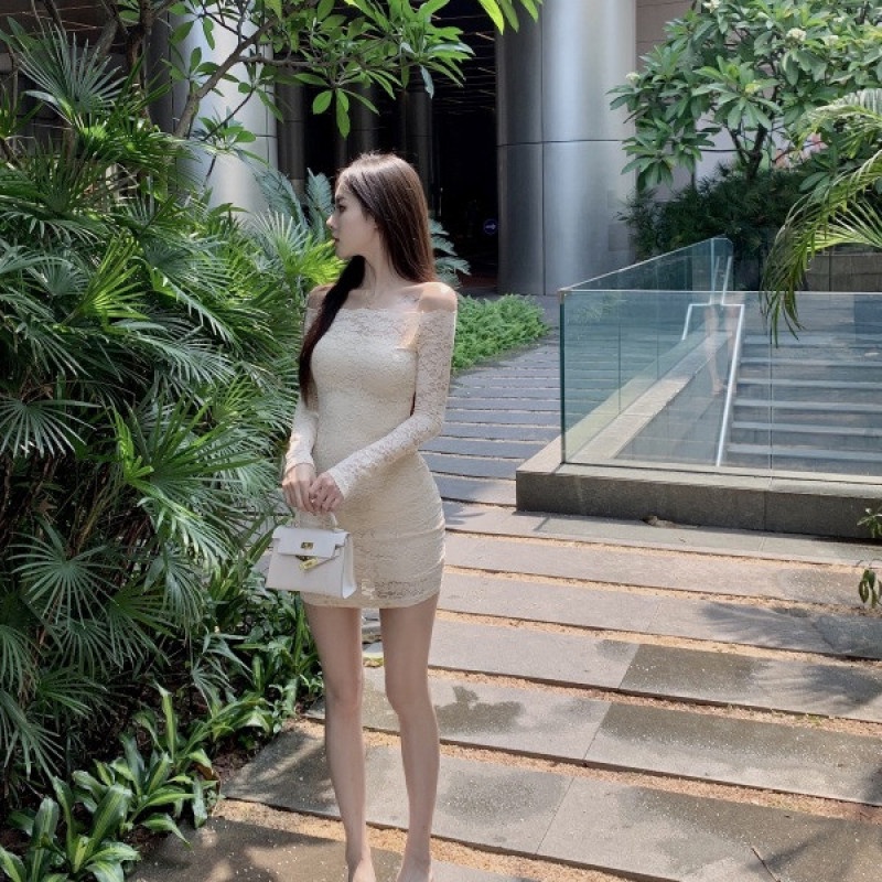 Đầm Trễ Vai Phối Ren Hoa Thiết Kế Ôm Sát Quyến Rũ