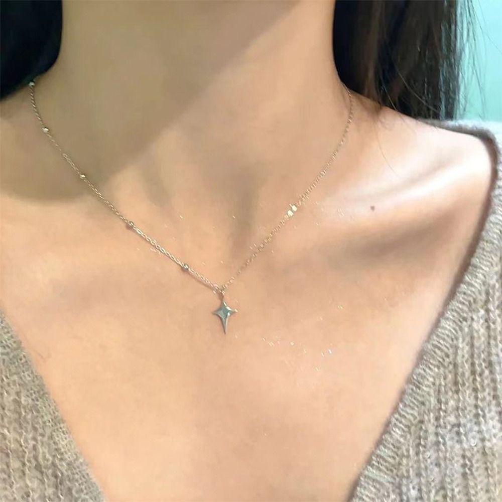 AROMA Vòng Cổ Choker Bằng Thép Titan Mặt Hình Ngôi Sao Bốn Cánh Đơn Giản Cho Nữ