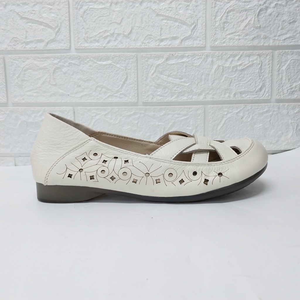 Giày bệt da hoạ tiết