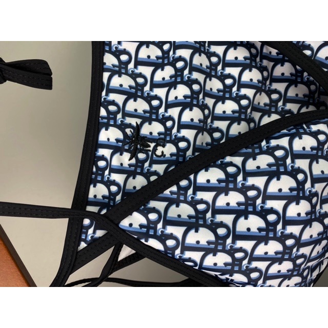 Bộ Bikini Vải Bkini Màu Xanh Dương Chi Tiết Chéo