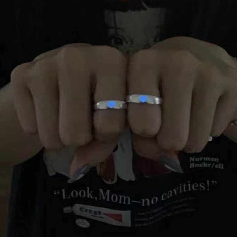 Ygt 1 Nhẫn Dạ Quang Hình Trái Tim Màu Hồng / Xanh Dương Phát Sáng Dành Cho Cặp Đôi