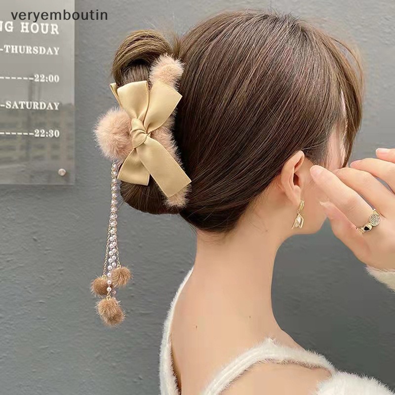 Kẹp Càng Cua n Đính Ngọc Trai Phối Lông Tua Rua Sang Trọng Cho Nữ