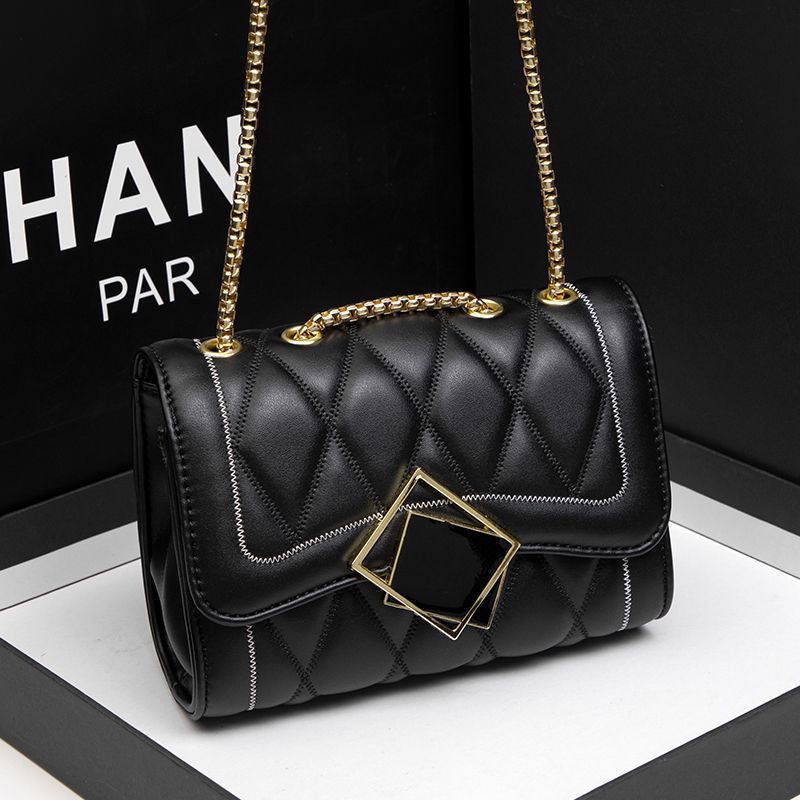 Túi Đeo Chéo Da Cừu Thật Đính Đá Phối Dây Xích Thời Trang Cho Nữ