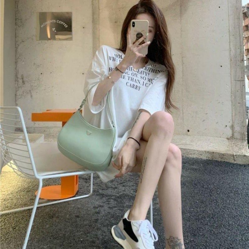 New large size Long short-sleeved T-shirt for girls loose plump MM knitted top letter printed V-neck slim fit meat tide T
