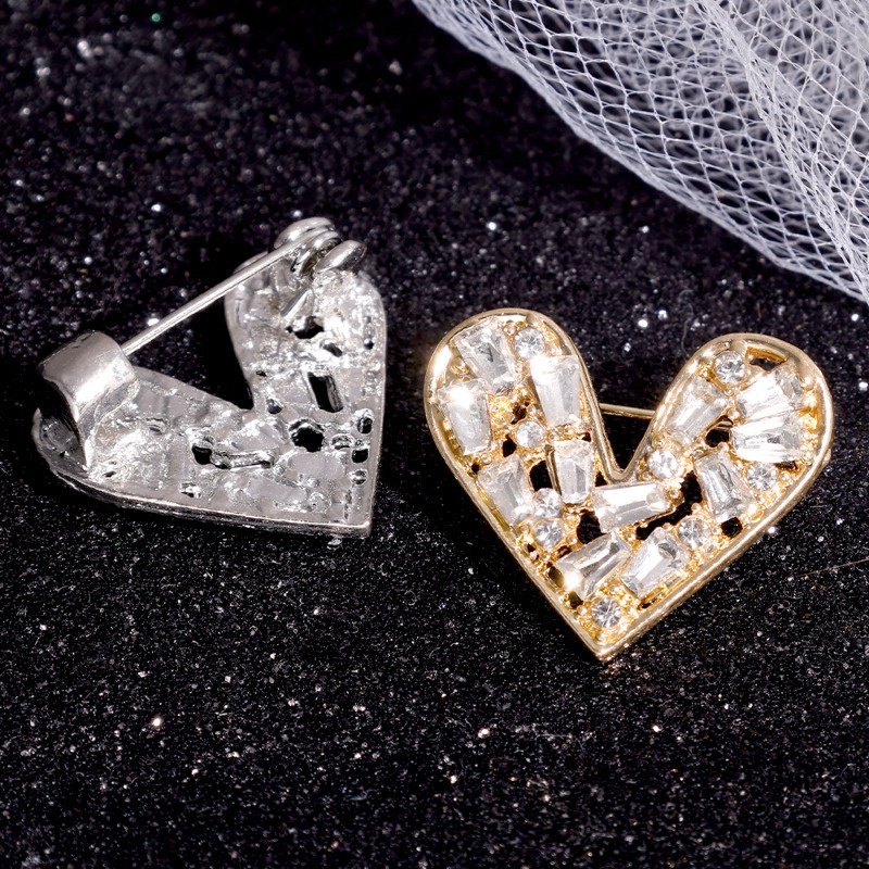 Ghim Cài Áo Hình Trái Tim Đính Đá Thời Trang Nhật Bản