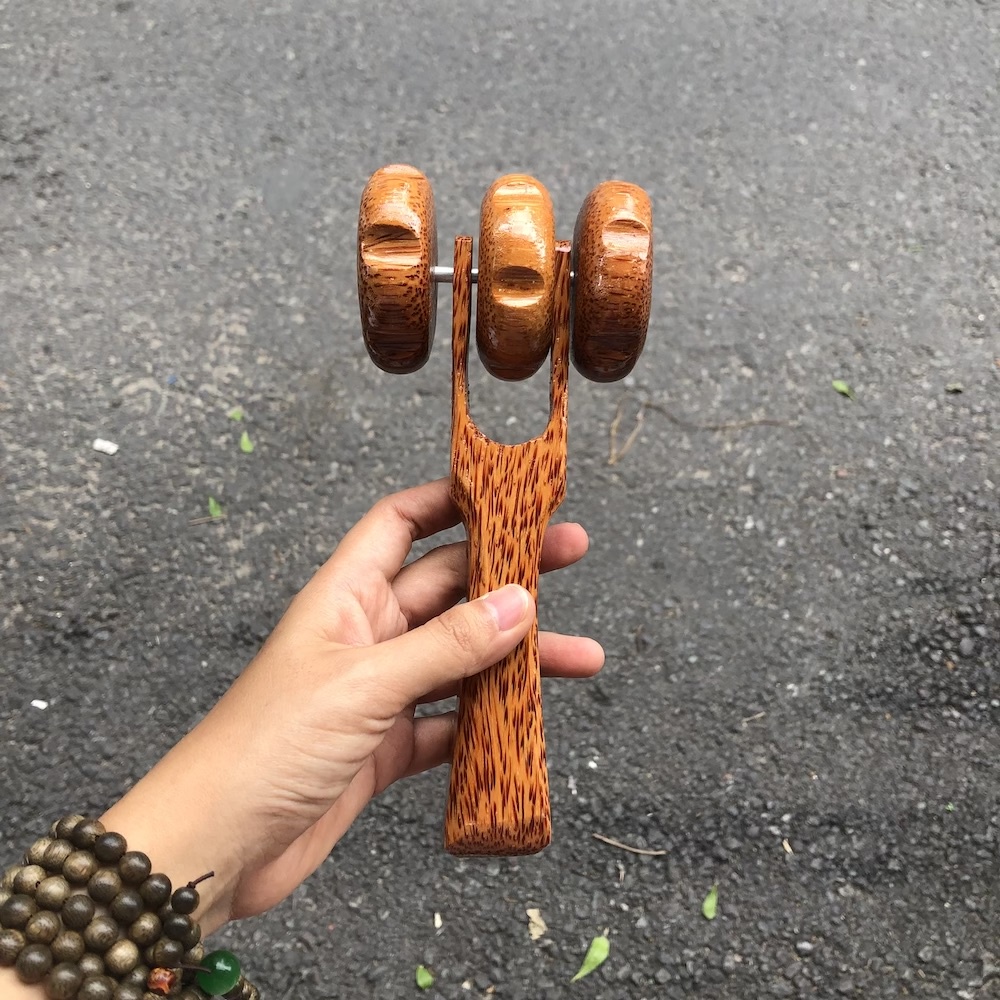 Cây lăn massage gỗ dừa cầm tay - Cây massage mặt/ cổ/ vai/ gáy/ lưng