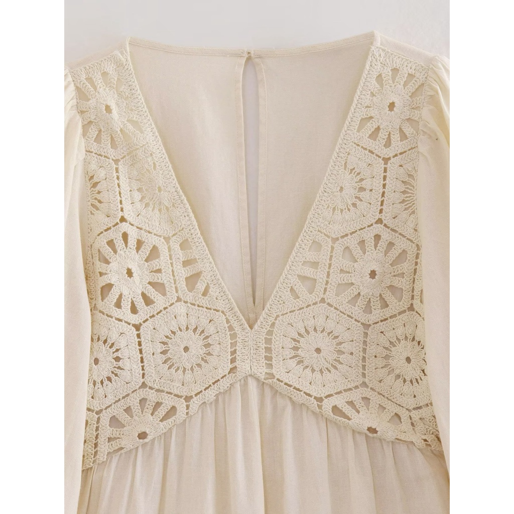 Uibey fashion v-neck crochet needle splicing bishop sleeve Áo liền quần eo cao 2643