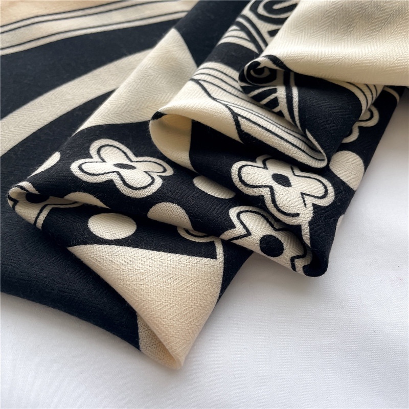 Khăn Choàng Cổ Nhung Hình Vuông 65x65cm Thoải Mái Thời Trang Thu Đông Cho Nữ