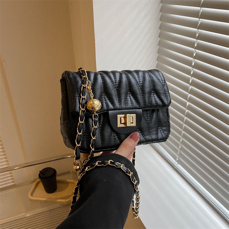 Túi Đeo Chéo Thêu Họa Tiết Hình Thoi Phối Dây Xích Thời Trang Sang Trọng Cho Nữ