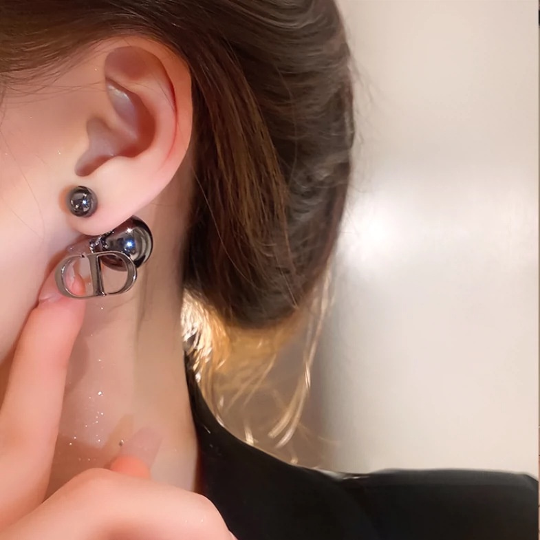 Khuyên Tai Đính Ngọc Trai Đen Sang Trọng Thời Trang 2023