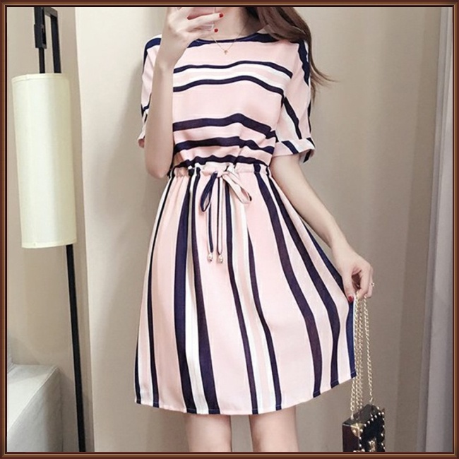 Đầm Dây Rút Họa Tiết Kẻ Sọc Duyên Dáng Thời Trang Cho Nữ