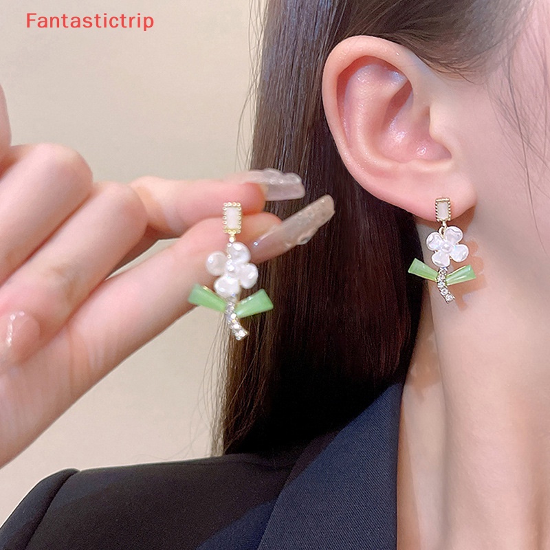 1 Đôi Bông Tai Hình Hoa Đính Ngọc Trai Màu Xanh Lá Thời Trang Dành Cho Nữ