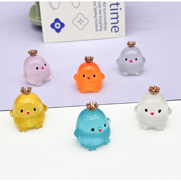 Charm gà vương miện dạ quang phát sáng decor nhà búp bê, DIY