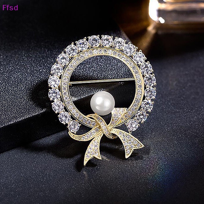 1 Huy Hiệu Cài Áo Hình Tròn Đính Ngọc Trai Và Đá Hình Bướm Phong Cách Baroque Thanh Lịch Dành Cho Nữ