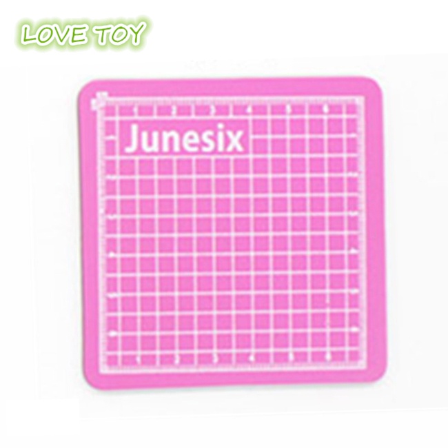 Tấm Thớt Mini 8x8cm Bằng PVC Dùng Để Cắt May Thủ Công