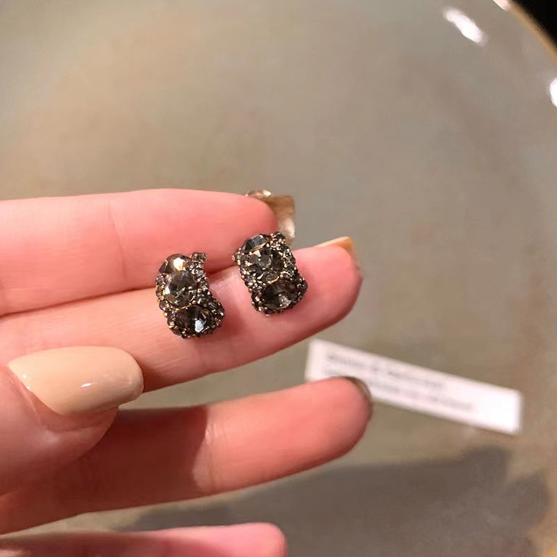 Bông Tai Chữ C Đính Đá Zircon Màu Đen Lấp Lánh Thời Trang Cho Nữ