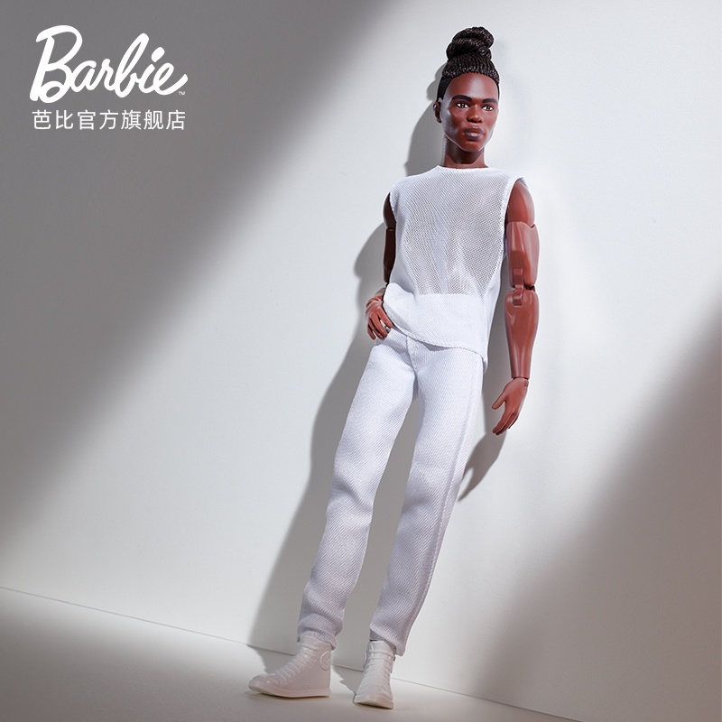 Búp Bê barbie Nhìn Loạt Quà Tặng Cô Gái