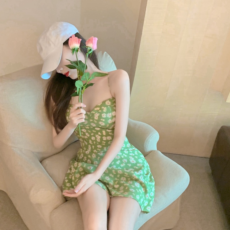 IELGY    Đầm Hai Dây Ngắn Ôm Hông Họa Tiết Hoa Cúc Nhỏ Màu Xanh Lá zou Dễ Thương Tươi Mới Cho Nữ