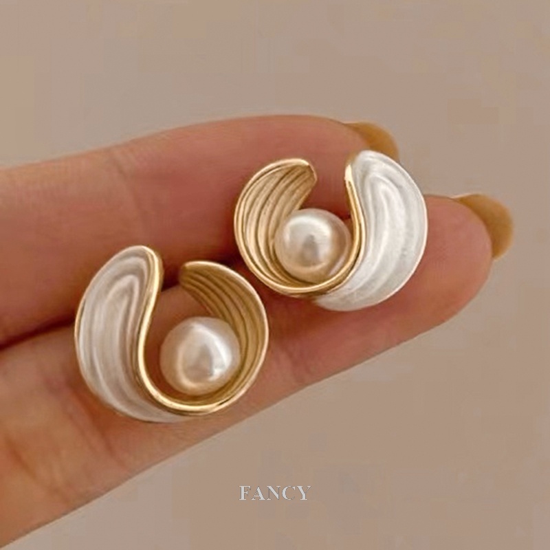 Đôi Khuyên Tai Đính Ngọc Trai Thiết Kế Độc Đáo Thời Trang Cho Nữ