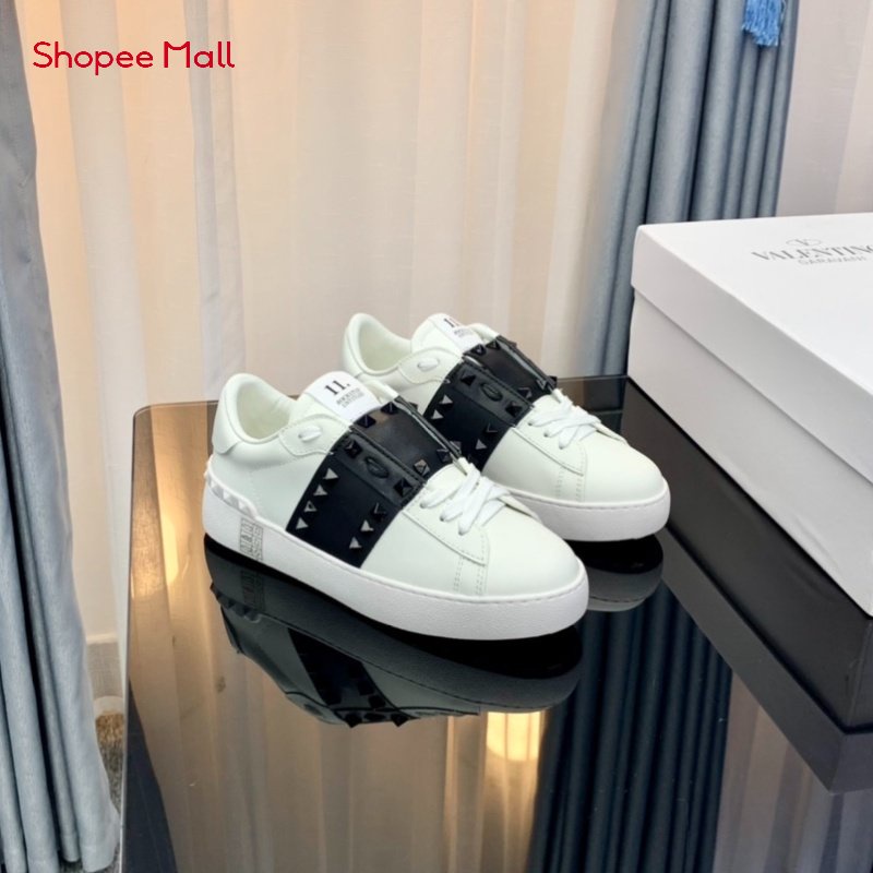 Giày Đế Bằng Đính Đinh Tán Màu Đen Bằng Da Bò Nhập Khẩu Valentino Cho Nam