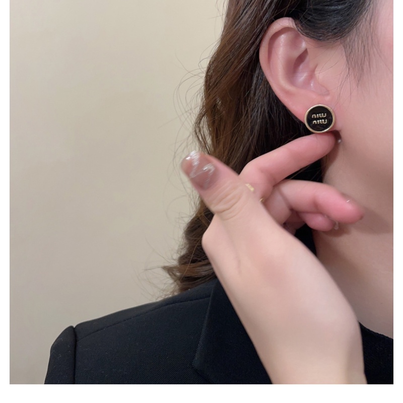 Bông Tai Kim Loại Hình Tròn In Chữ M Phong Cách Âu Mỹ Cổ Điển Thời Trang 2023