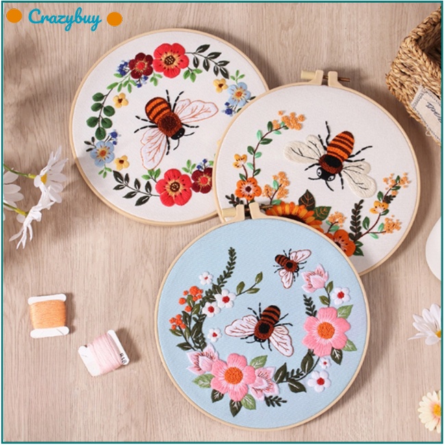 Cr Bộ Tranh Thêu Chữ Thập Tự Làm Hình Vòng Hoa Và Con Ong Cho Người Mới Bắt Đầu