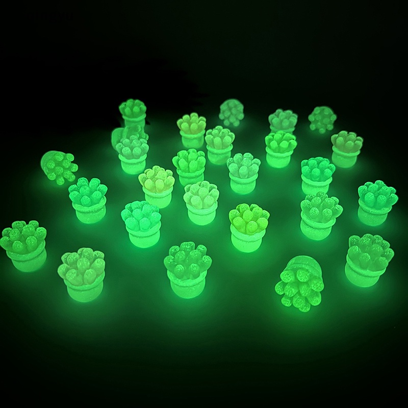 Bộ 2 Đồ trang trí Xe Hơi Mini Bằng Nhựa Phát Quang Độc Đáo Dùng Trang Trí