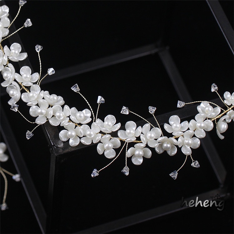 Vòng Hoa Cỏ Ba Lá Thời Trang Cho Cô Dâu